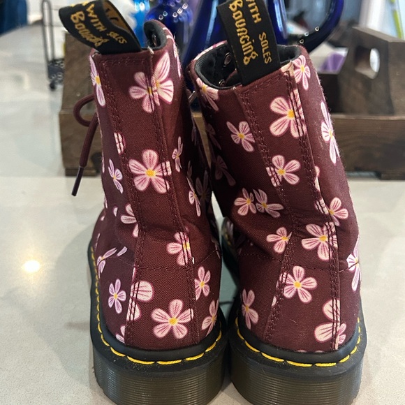Dr. Martens Maroon with Pink Floral Boots Size 8 - Picture 5 of 7